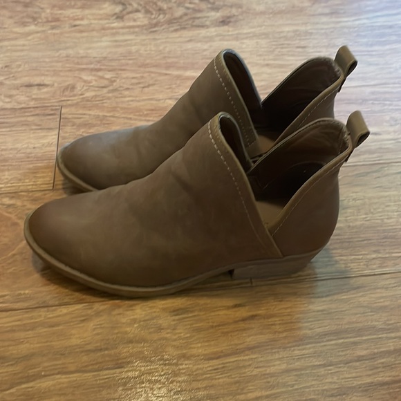 Universal Threads ankle booties size 6 - Picture 2 of 5